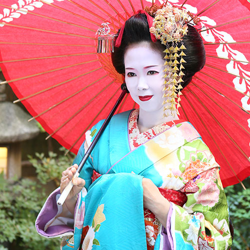 在京都變身為傳統的美麗舞妓吧