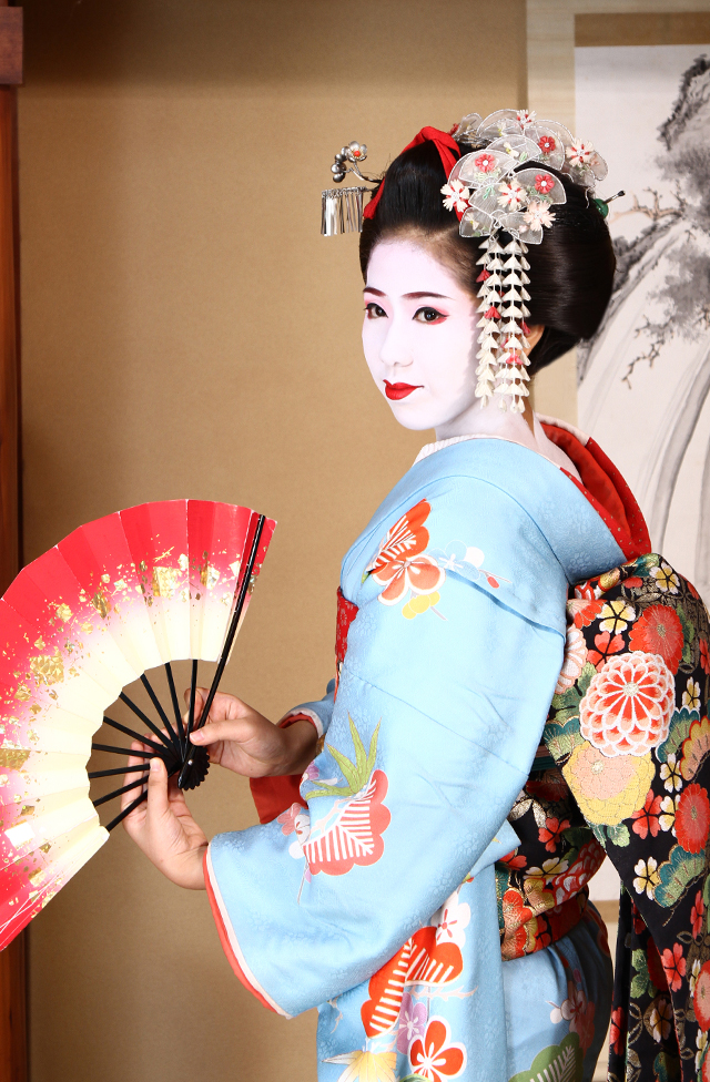 春の京都で舞妓体験
