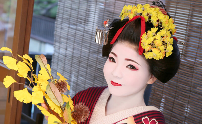 Maiko and Geisha experience kyoto Gion AYA staff introduction Makeup staff=MIRAI KONAWA