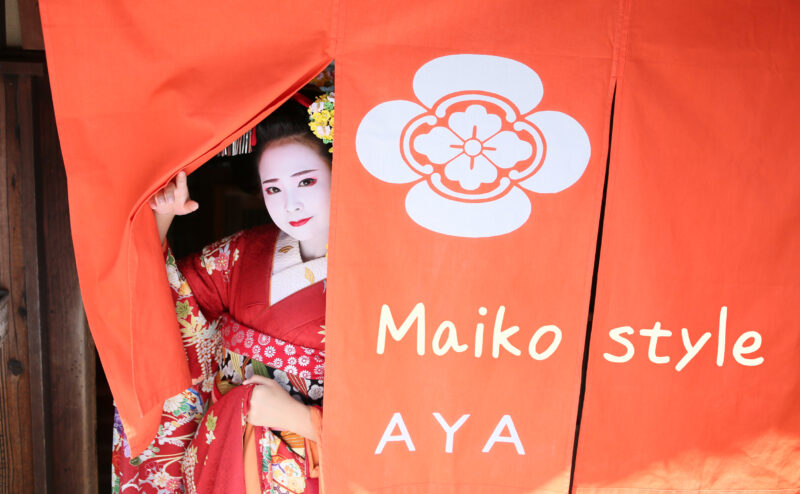 The good season for outside photography is just around the corner. Maiko style this summer.